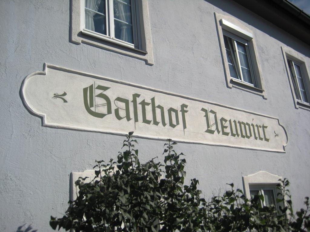 Hotel Neuwirt Hallbergmoos Exterior photo